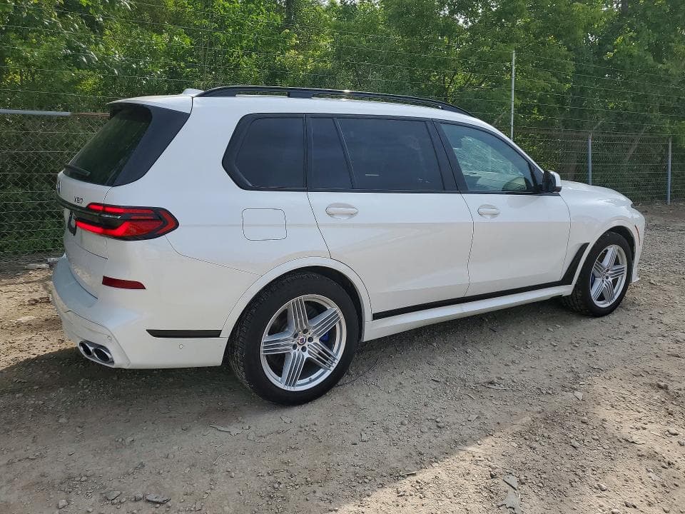 2025 BMW X7 ALPINA XB7 3