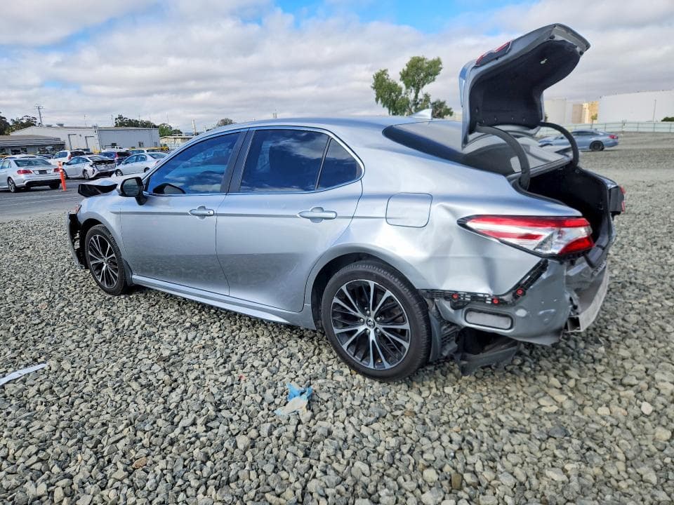 2020 TOYOTA CAMRY SE 2