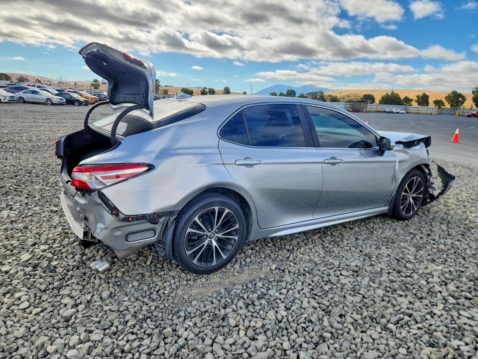 2020 TOYOTA CAMRY SE 3