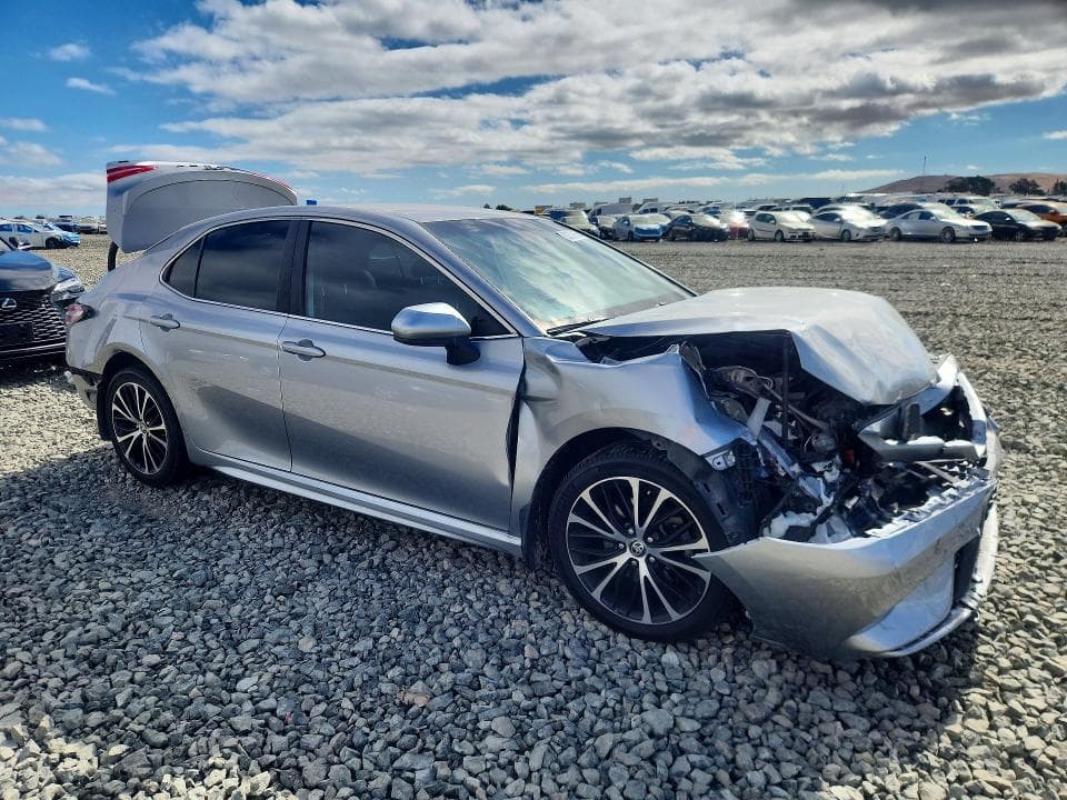 2020 TOYOTA CAMRY SE 4