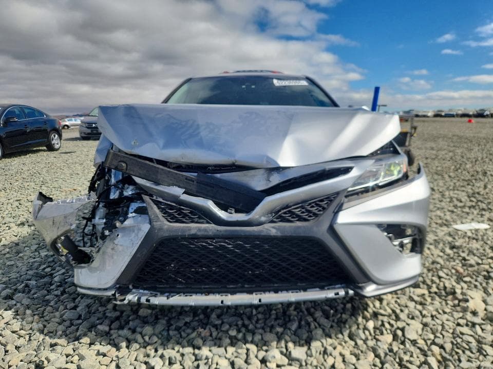 2020 TOYOTA CAMRY SE 5