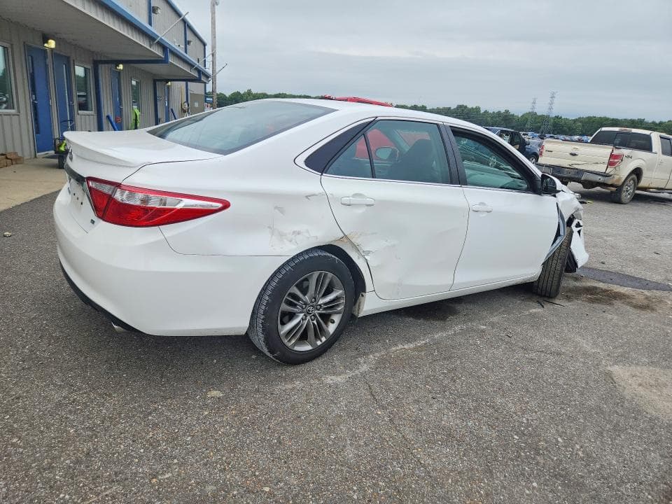 2017 TOYOTA CAMRY SE 3