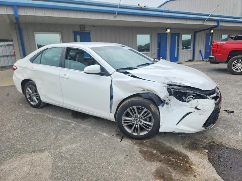 2017 TOYOTA CAMRY SE 4