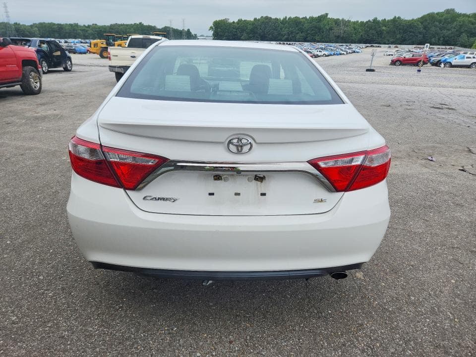 2017 TOYOTA CAMRY SE 6
