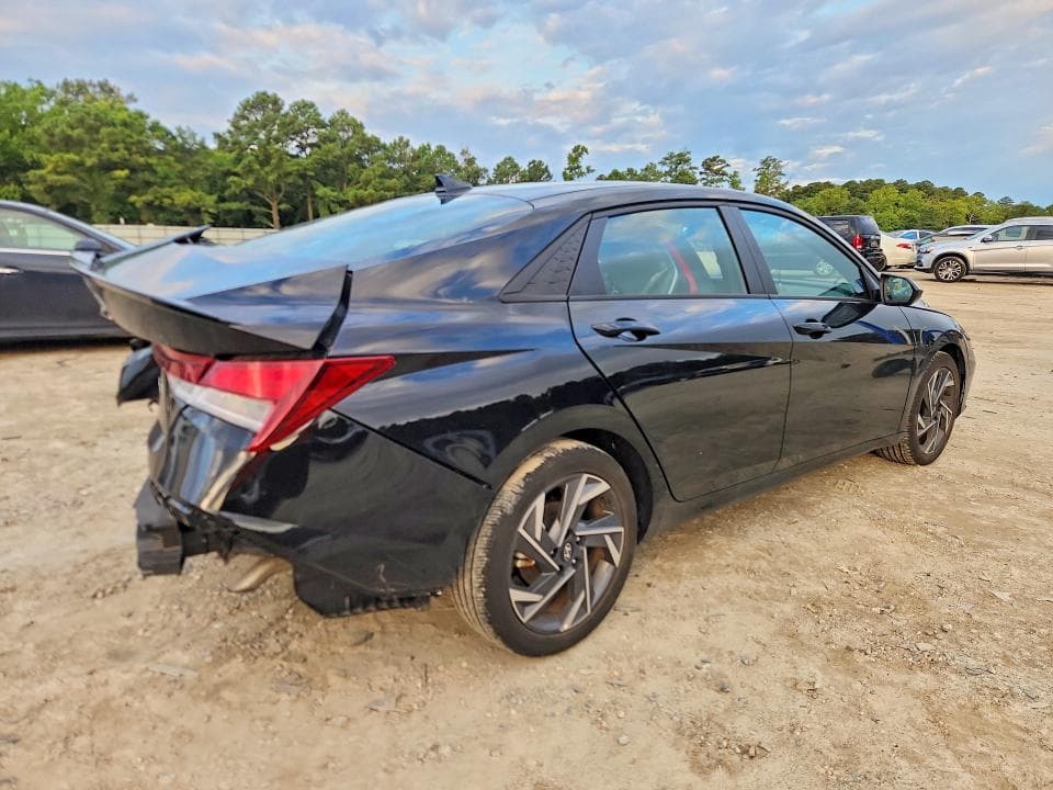 2025 HYUNDAI ELANTRA SEL SPORT 3