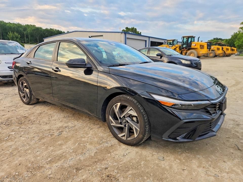 2025 HYUNDAI ELANTRA SEL SPORT 4