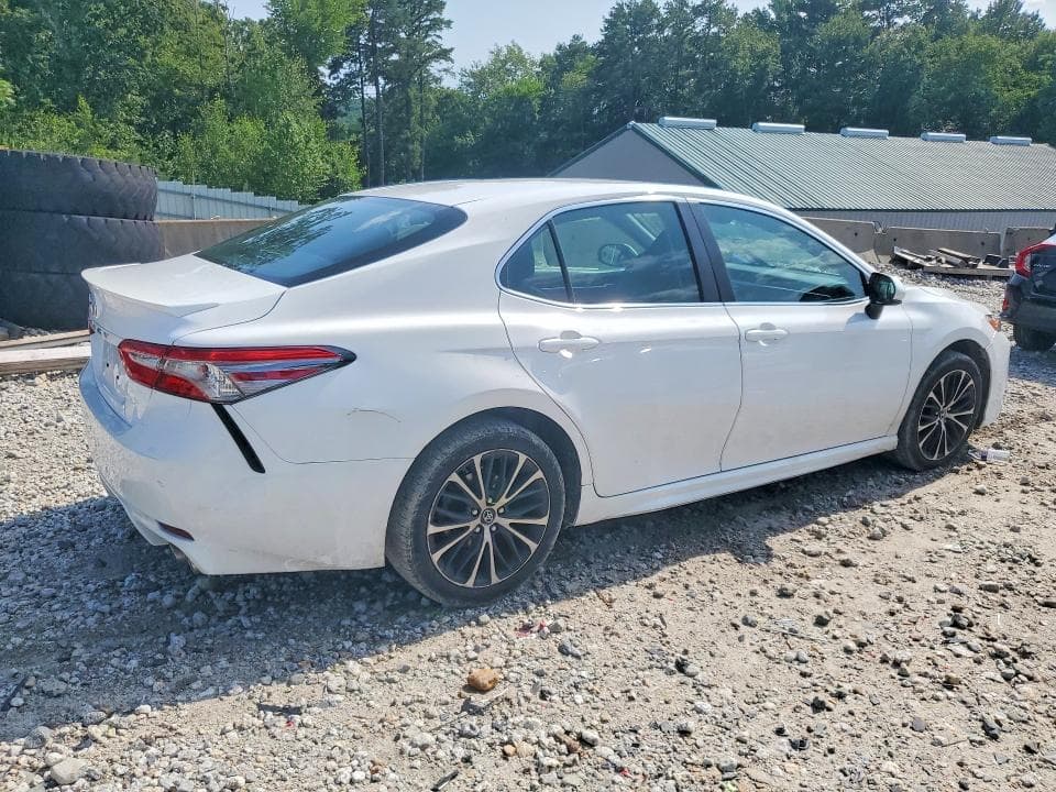 2018 TOYOTA CAMRY SE 3