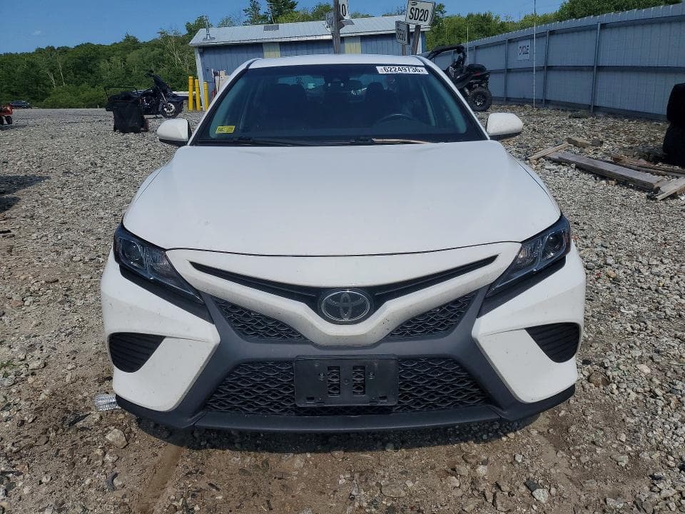 2018 TOYOTA CAMRY SE 5