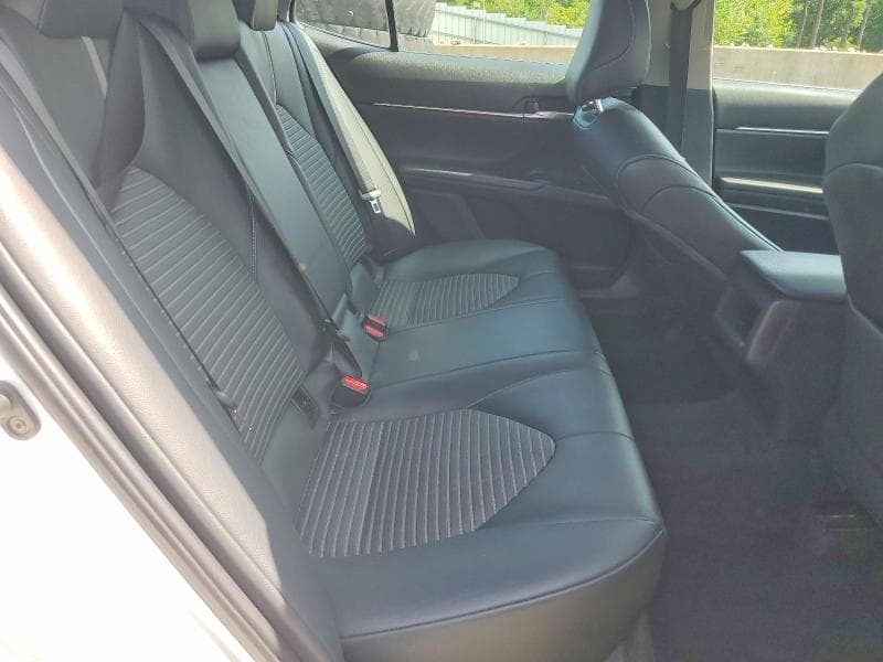 2018 TOYOTA CAMRY SE 10