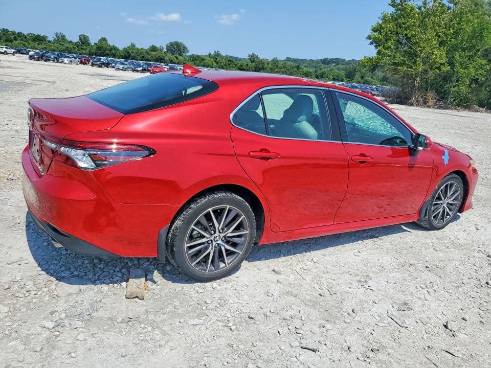 2023 TOYOTA CAMRY XLE 3