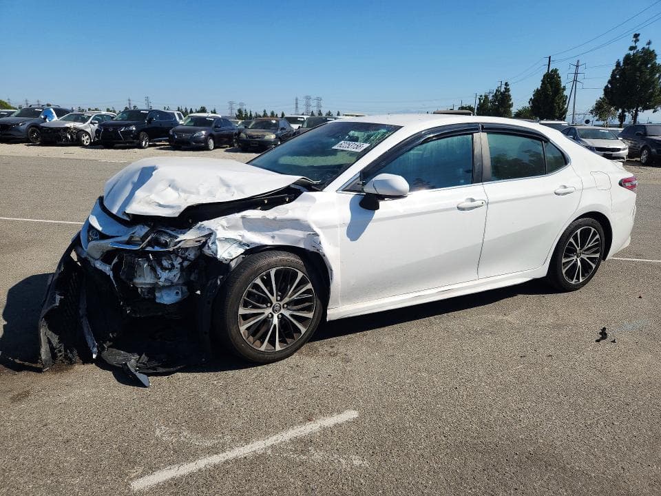 2018 TOYOTA CAMRY SE - 1