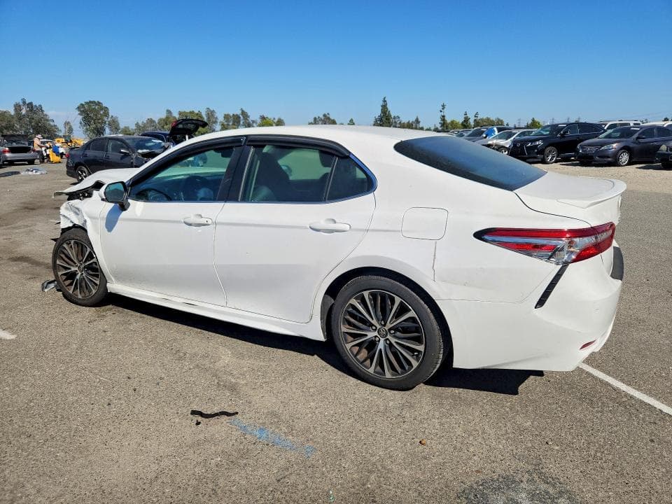 2018 TOYOTA CAMRY SE 2