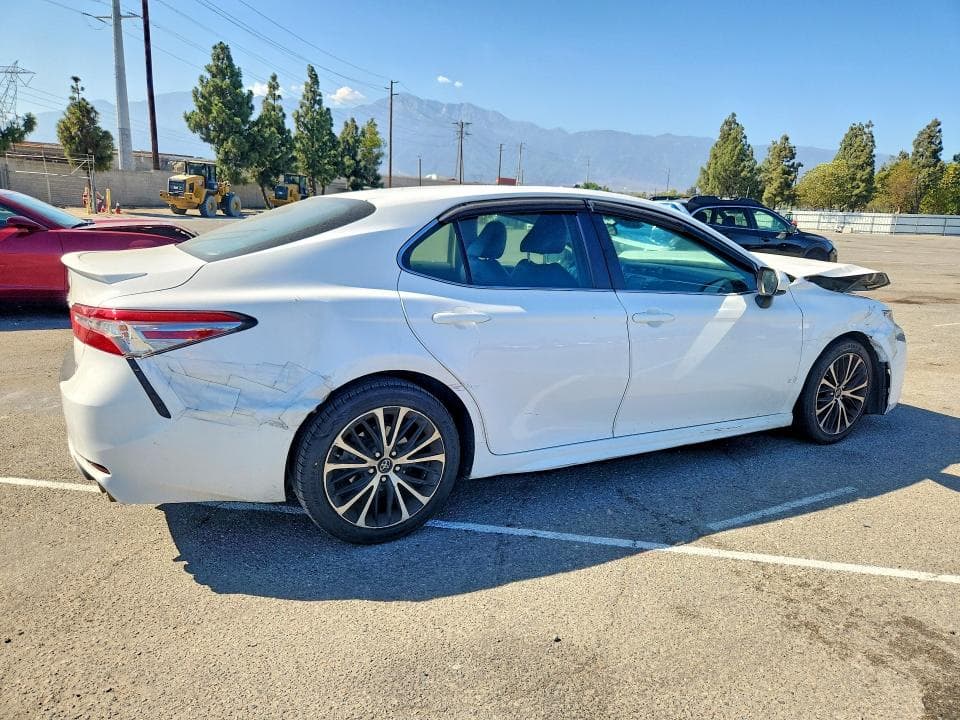 2018 TOYOTA CAMRY SE 3