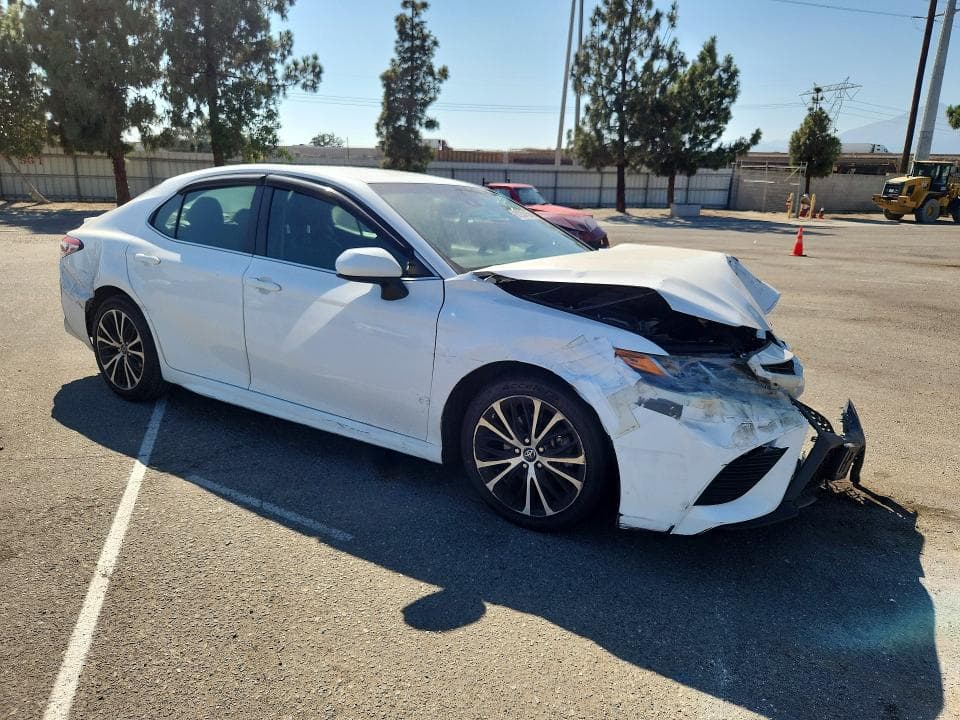 2018 TOYOTA CAMRY SE 4