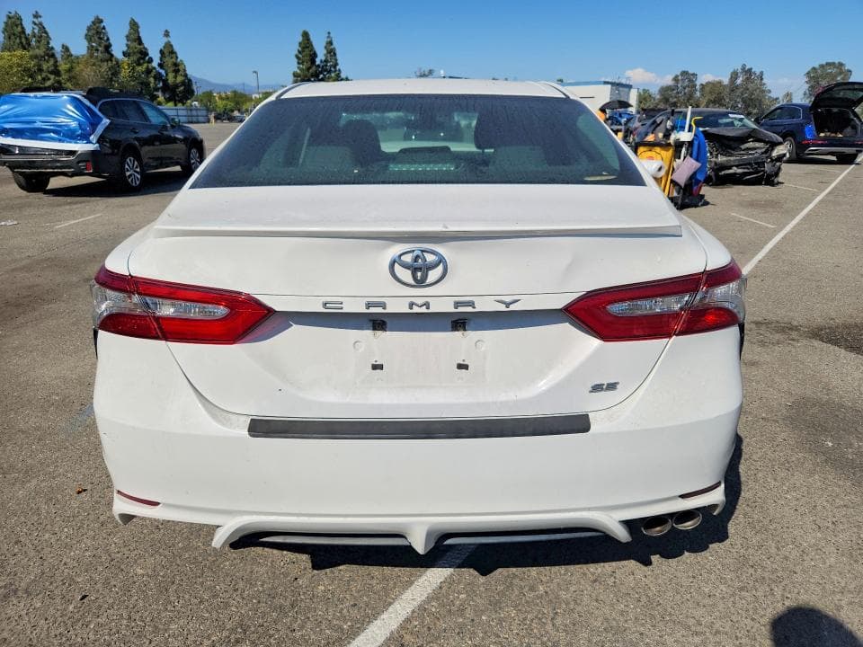 2018 TOYOTA CAMRY SE 6