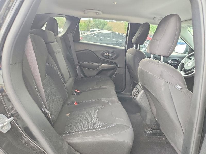 2019 JEEP CHEROKEE LATITUDE 11