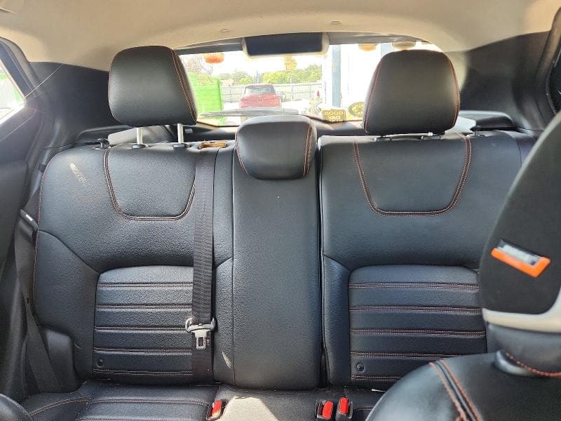 2019 NISSAN KICKS SR 10