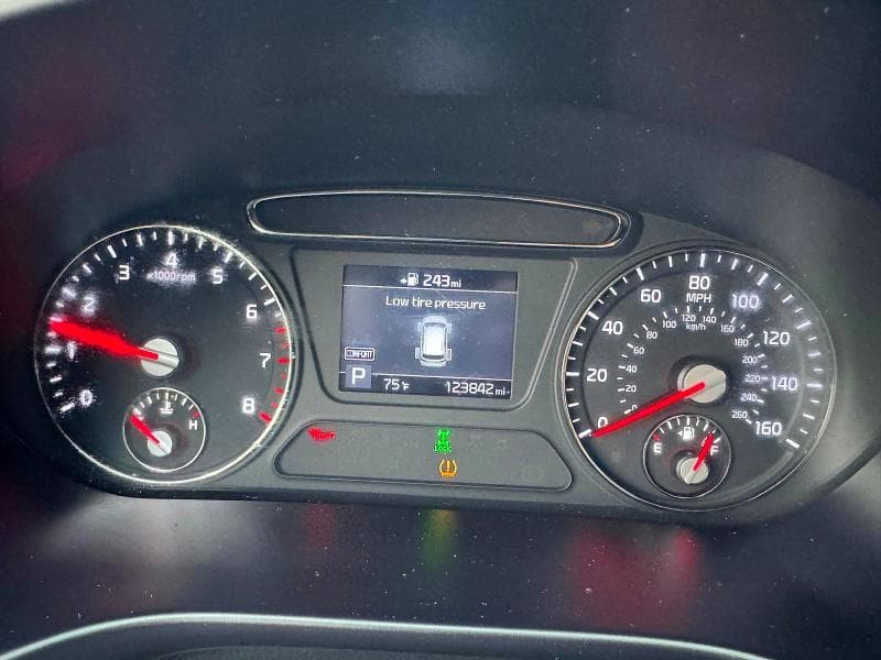 2020 KIA SORENTO LX 11