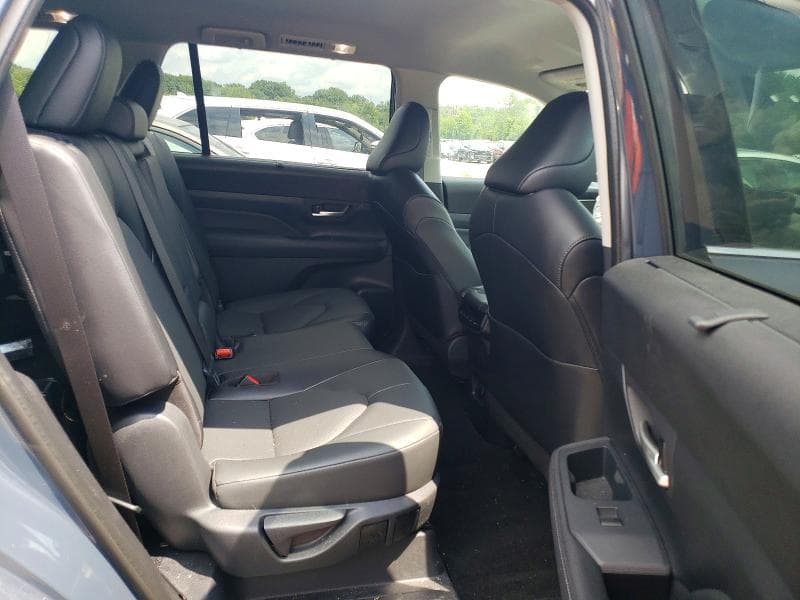 2025 TOYOTA GRAND HIGHLANDER XLE 11