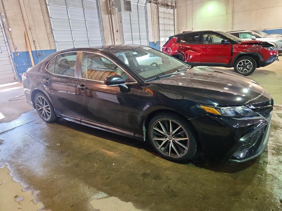 2022 TOYOTA CAMRY SE 4