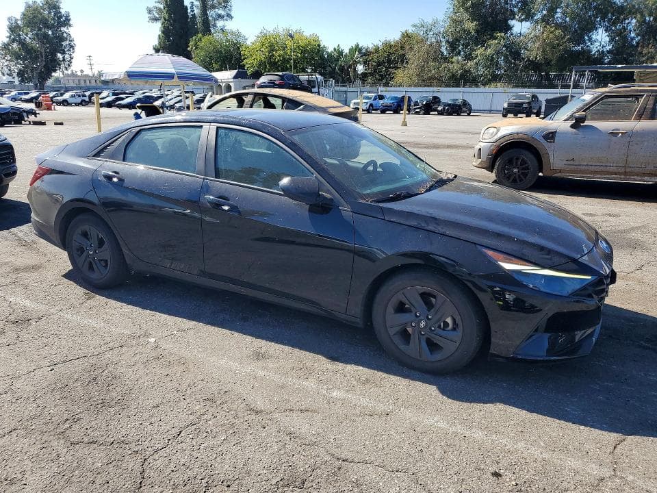 2022 HYUNDAI ELANTRA SEL 4