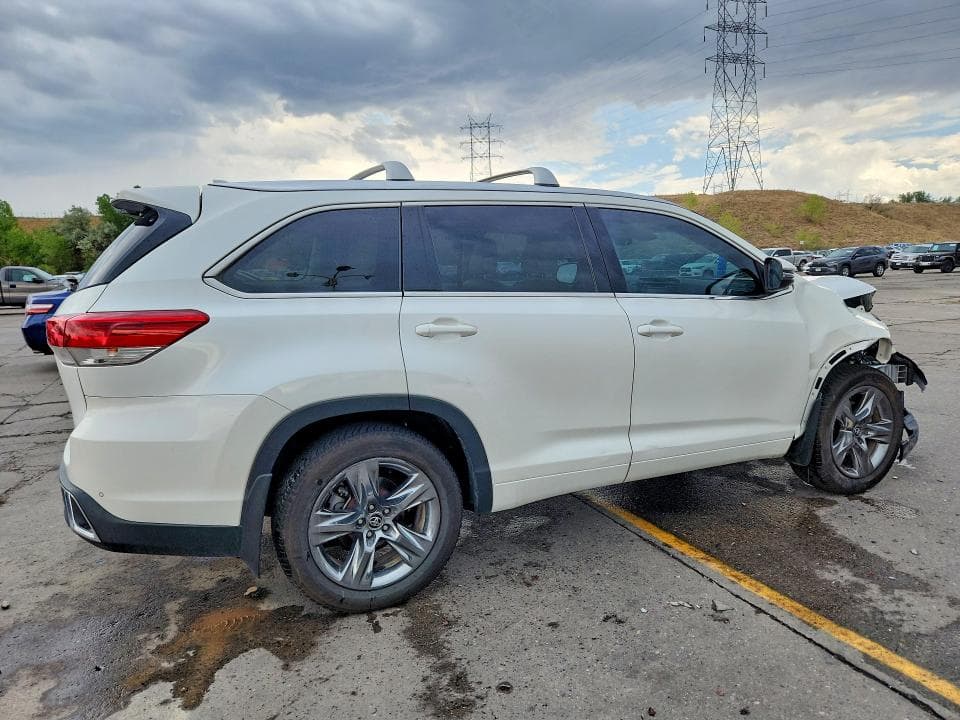 2017 TOYOTA HIGHLANDER LIMITED PLATINUM 3