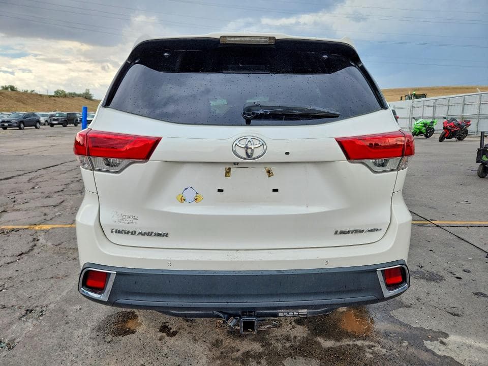 2017 TOYOTA HIGHLANDER LIMITED PLATINUM 6