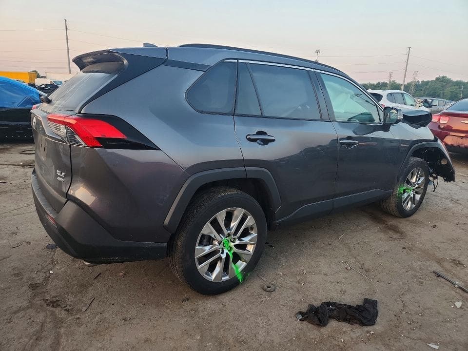 2021 TOYOTA RAV4 XLE PREMIUM 3