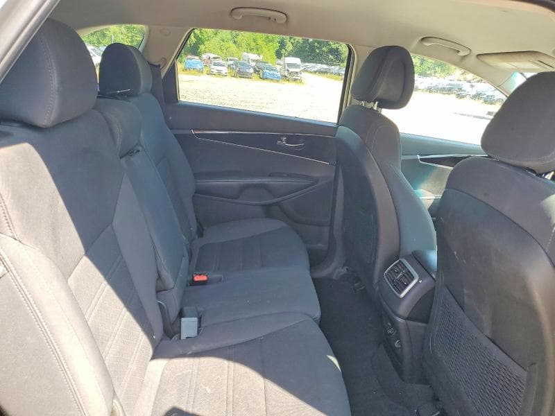 2017 KIA SORENTO LX V6 11