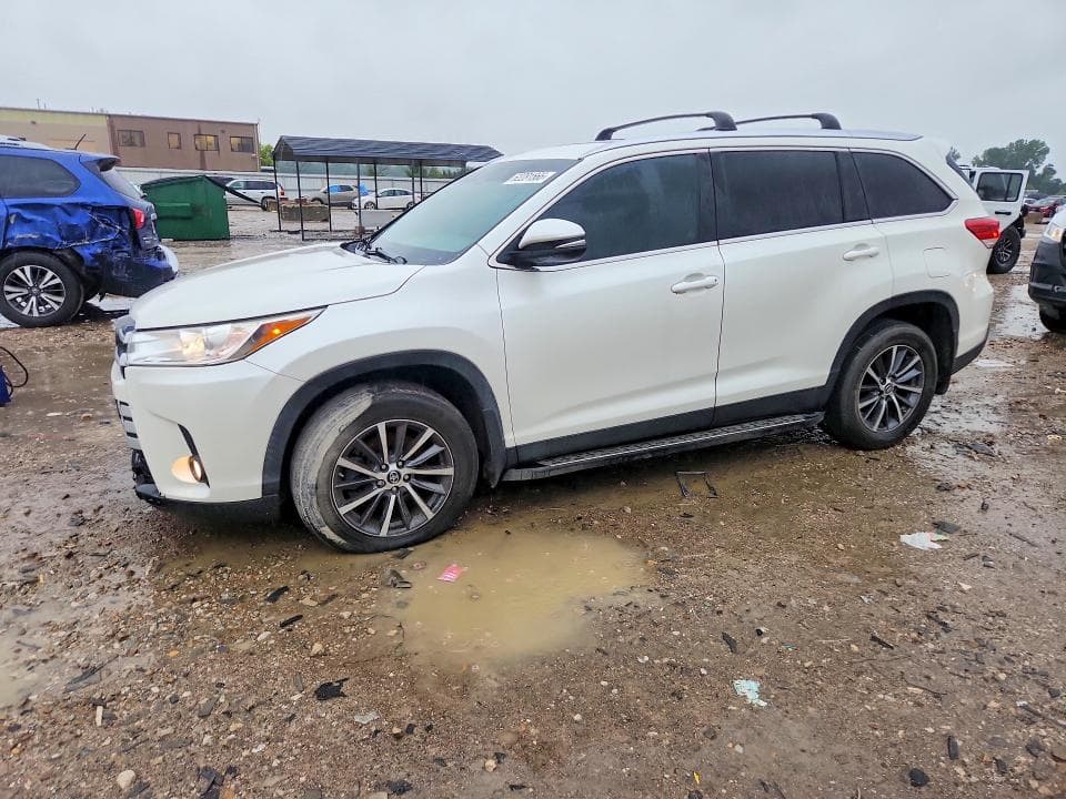 2019 TOYOTA HIGHLANDER XLE - 1