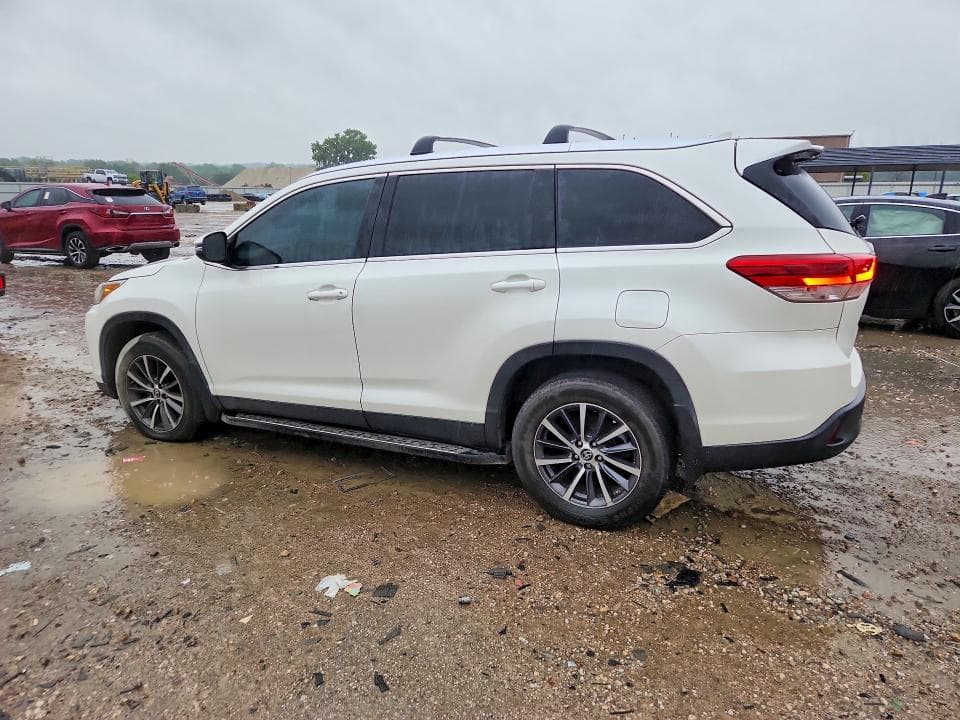 2019 TOYOTA HIGHLANDER XLE 2