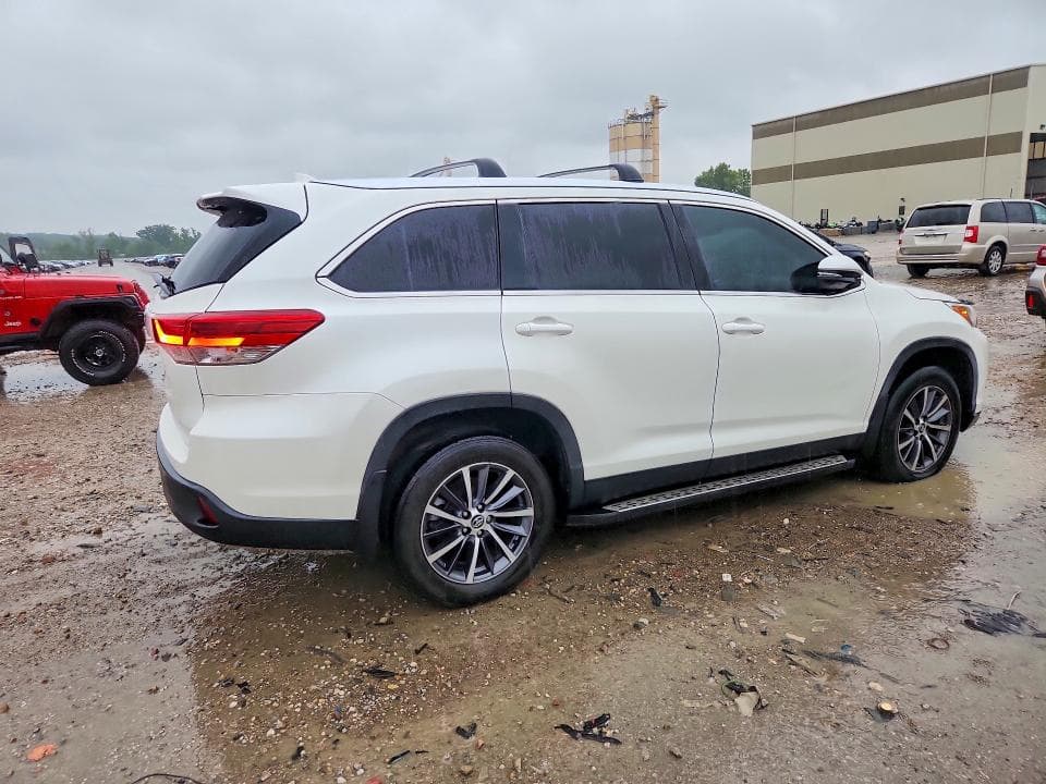 2019 TOYOTA HIGHLANDER XLE 3