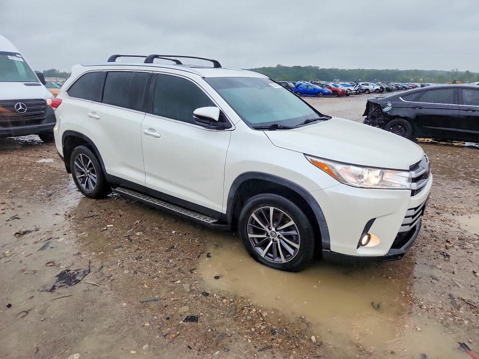 2019 TOYOTA HIGHLANDER XLE 4