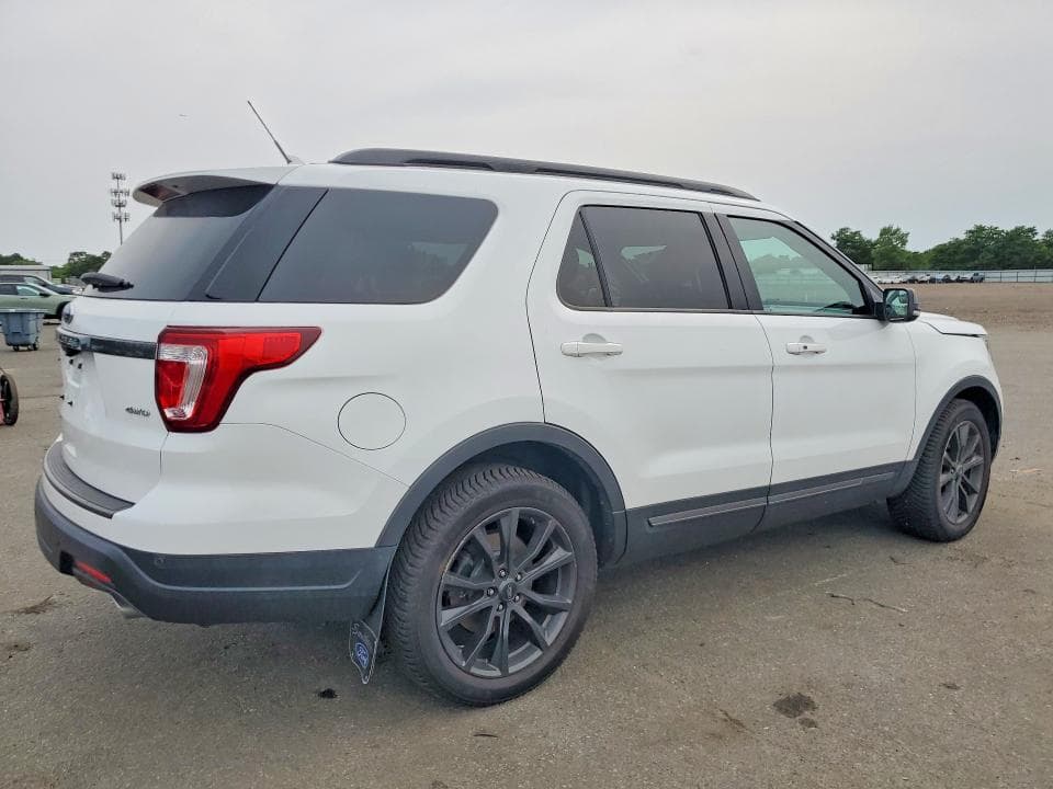 2018 FORD EXPLORER XLT 3