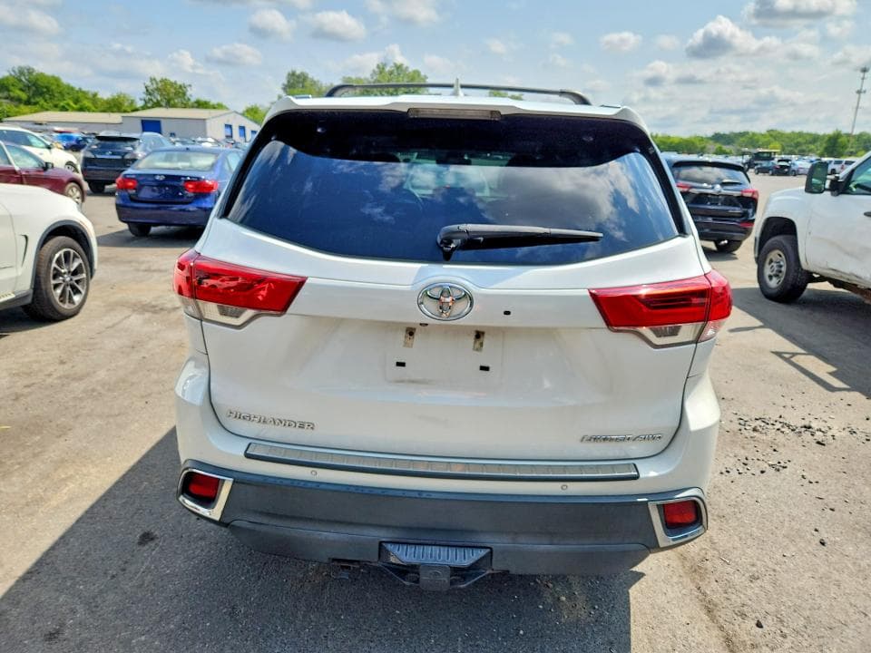 2018 TOYOTA HIGHLANDER LIMITED PLATINUM 6