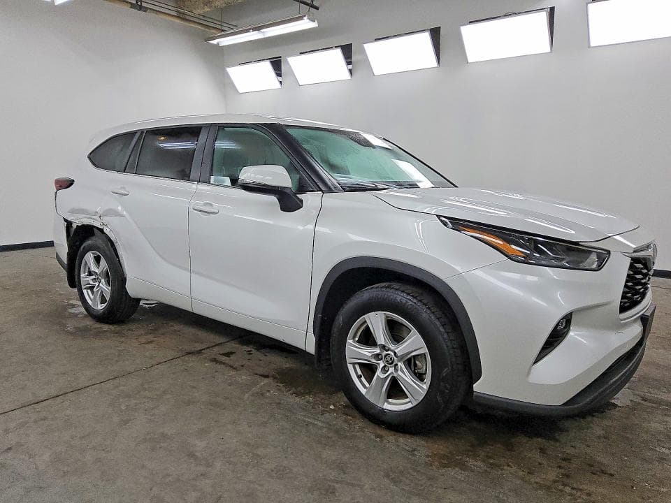 2025 TOYOTA HIGHLANDER LE 4