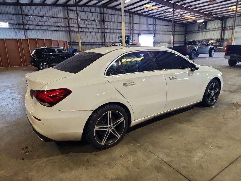 2019 MERCEDES-BENZ A 220 3