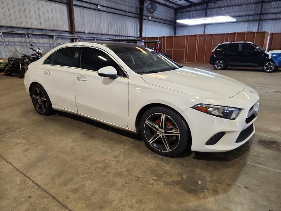 2019 MERCEDES-BENZ A 220 4
