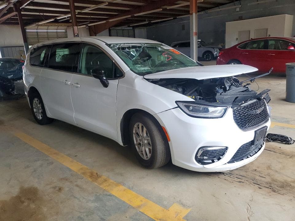2024 CHRYSLER PACIFICA TOURING L 4