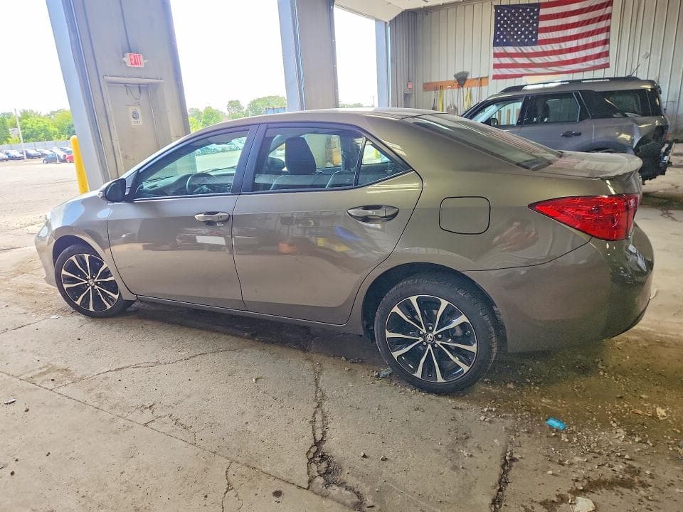 2017 TOYOTA COROLLA SE 2