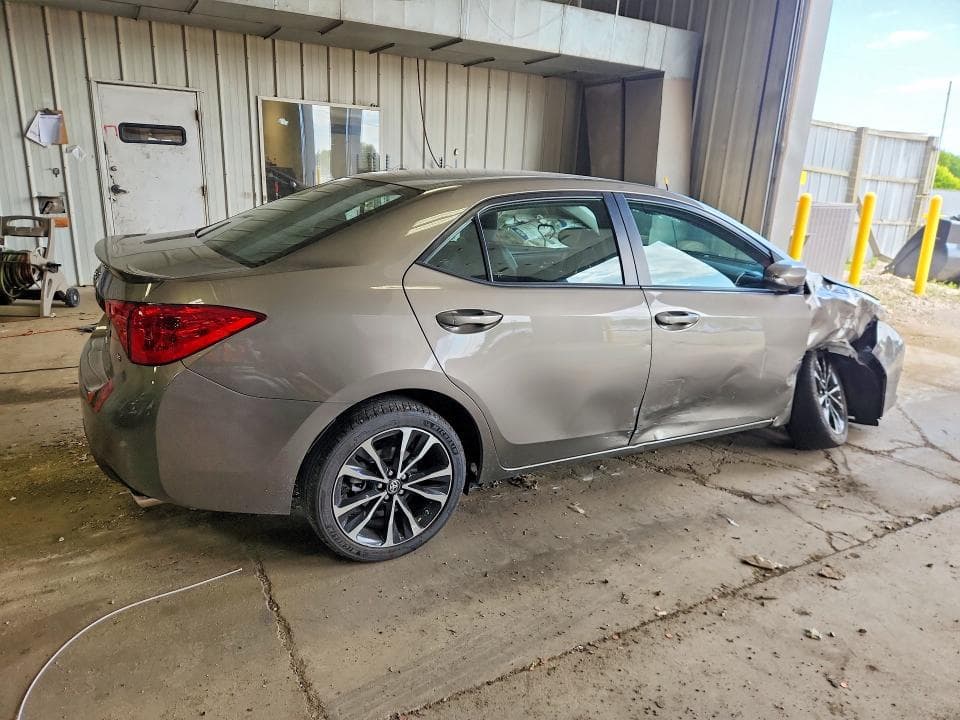 2017 TOYOTA COROLLA SE 3