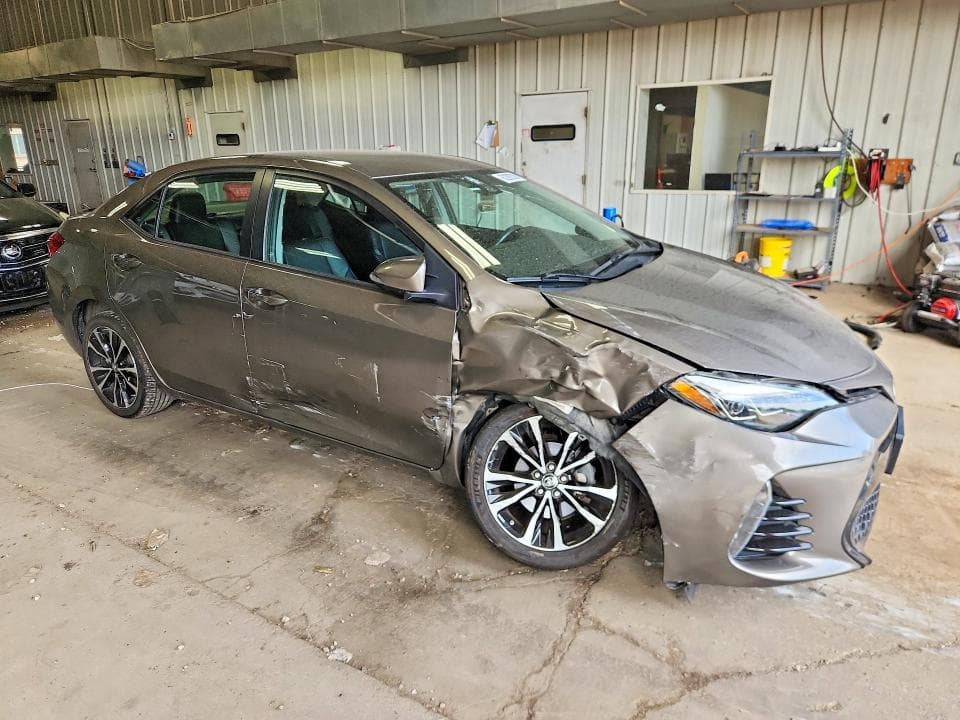2017 TOYOTA COROLLA SE 4