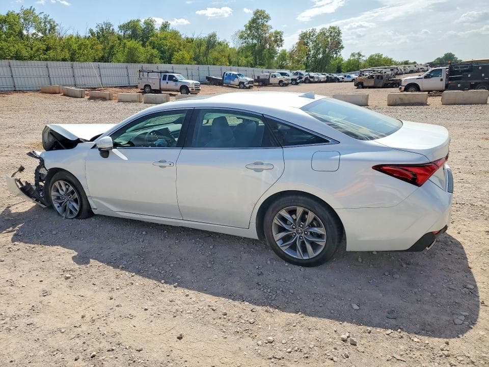 2020 TOYOTA AVALON XLE 2