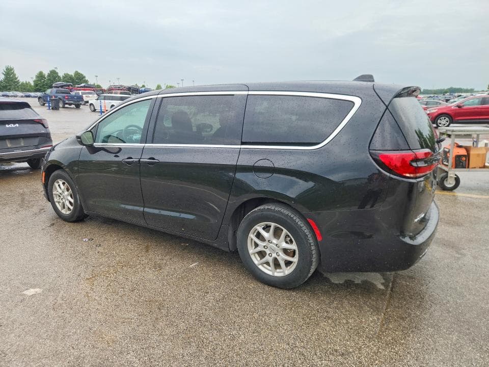 2023 CHRYSLER PACIFICA TOURING L 2