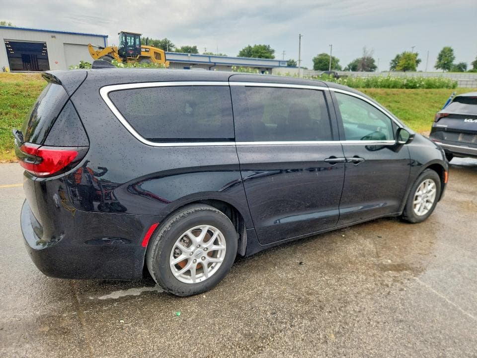 2023 CHRYSLER PACIFICA TOURING L 3