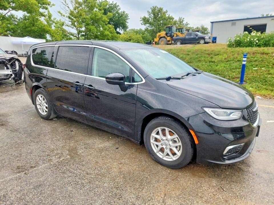 2023 CHRYSLER PACIFICA TOURING L 4