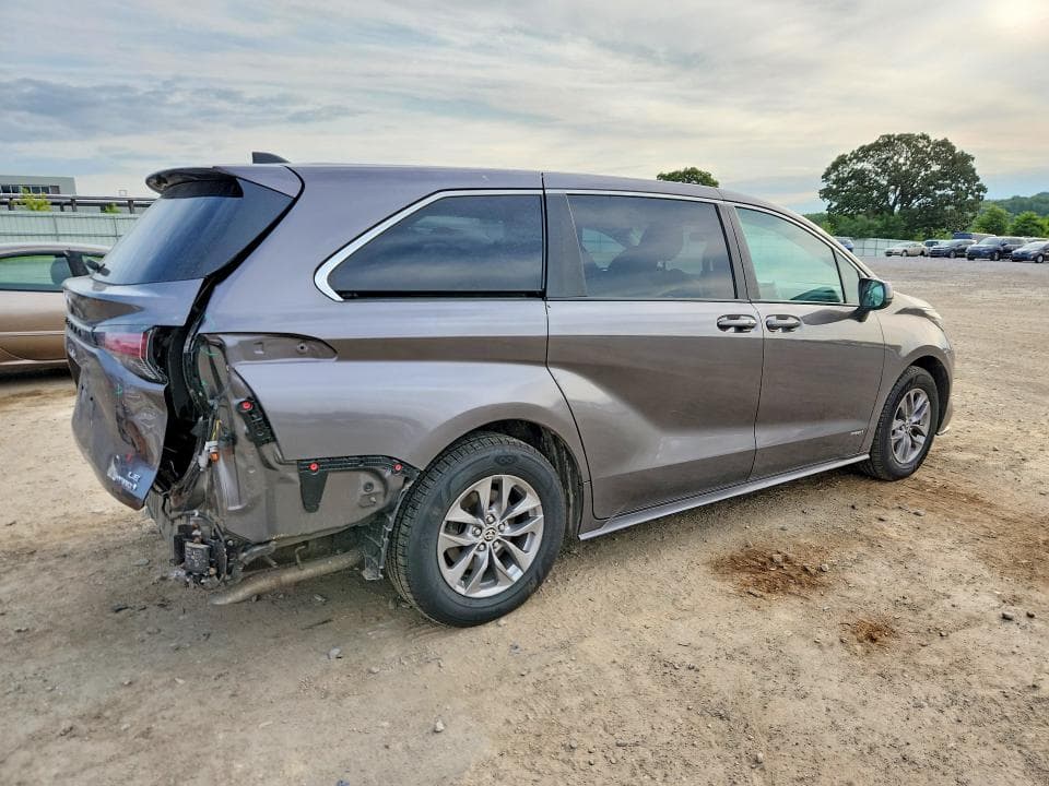 2021 TOYOTA SIENNA LE 3