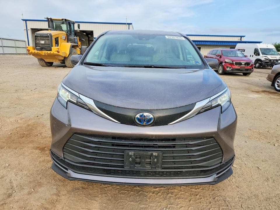 2021 TOYOTA SIENNA LE 5