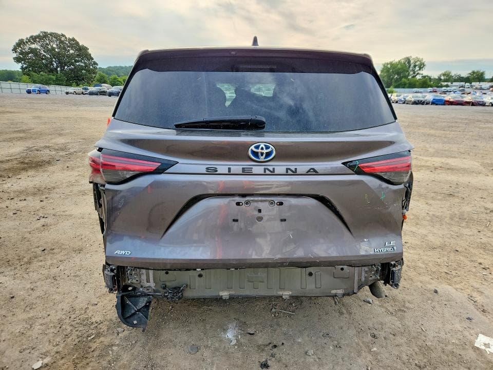 2021 TOYOTA SIENNA LE 6
