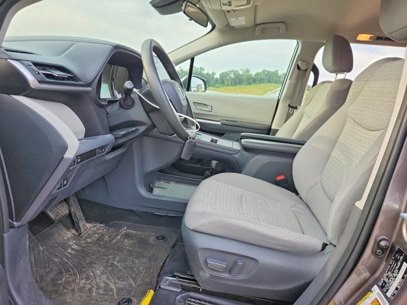 2021 TOYOTA SIENNA LE 7